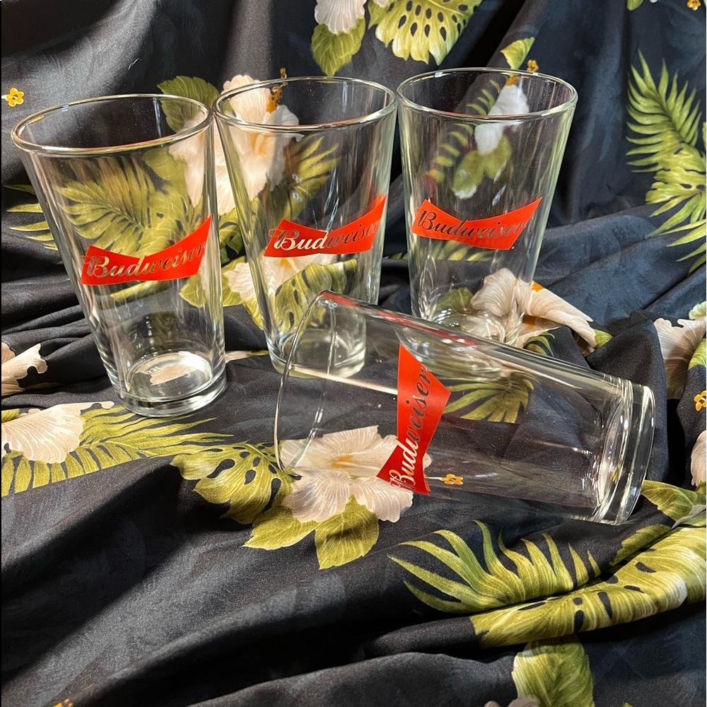 🍍NWOT Budweiser Bow Tie Logo Beer Pint Glasses (Set of 4)